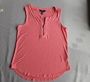 Women's Pink Sleeveless Top